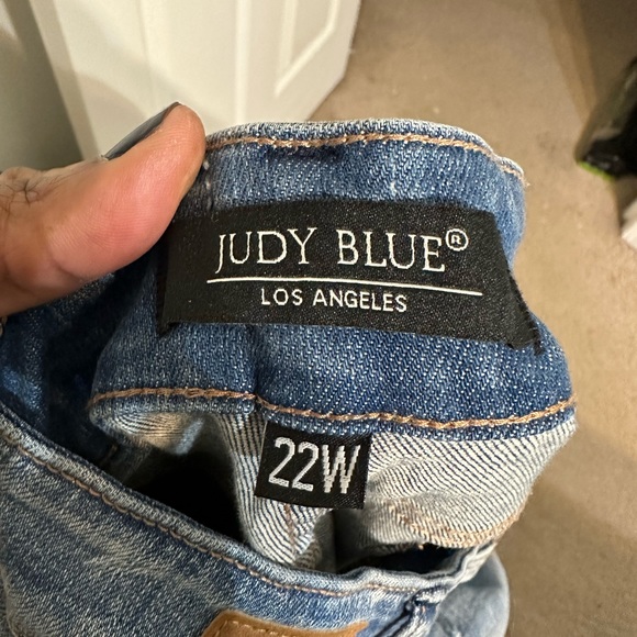 Brand. Judy Blue Boyfriend Fit Jeans - Picture 5 of 6